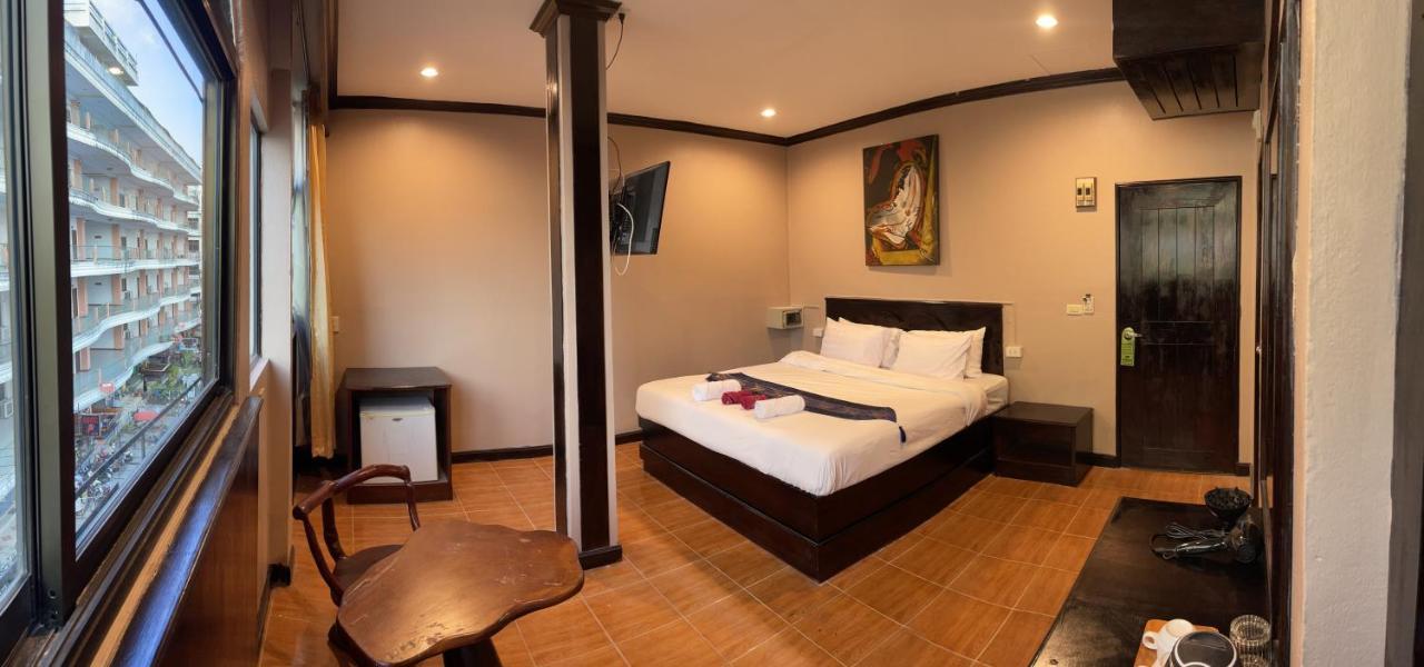 Centre Point Patong Hotel Exterior photo
