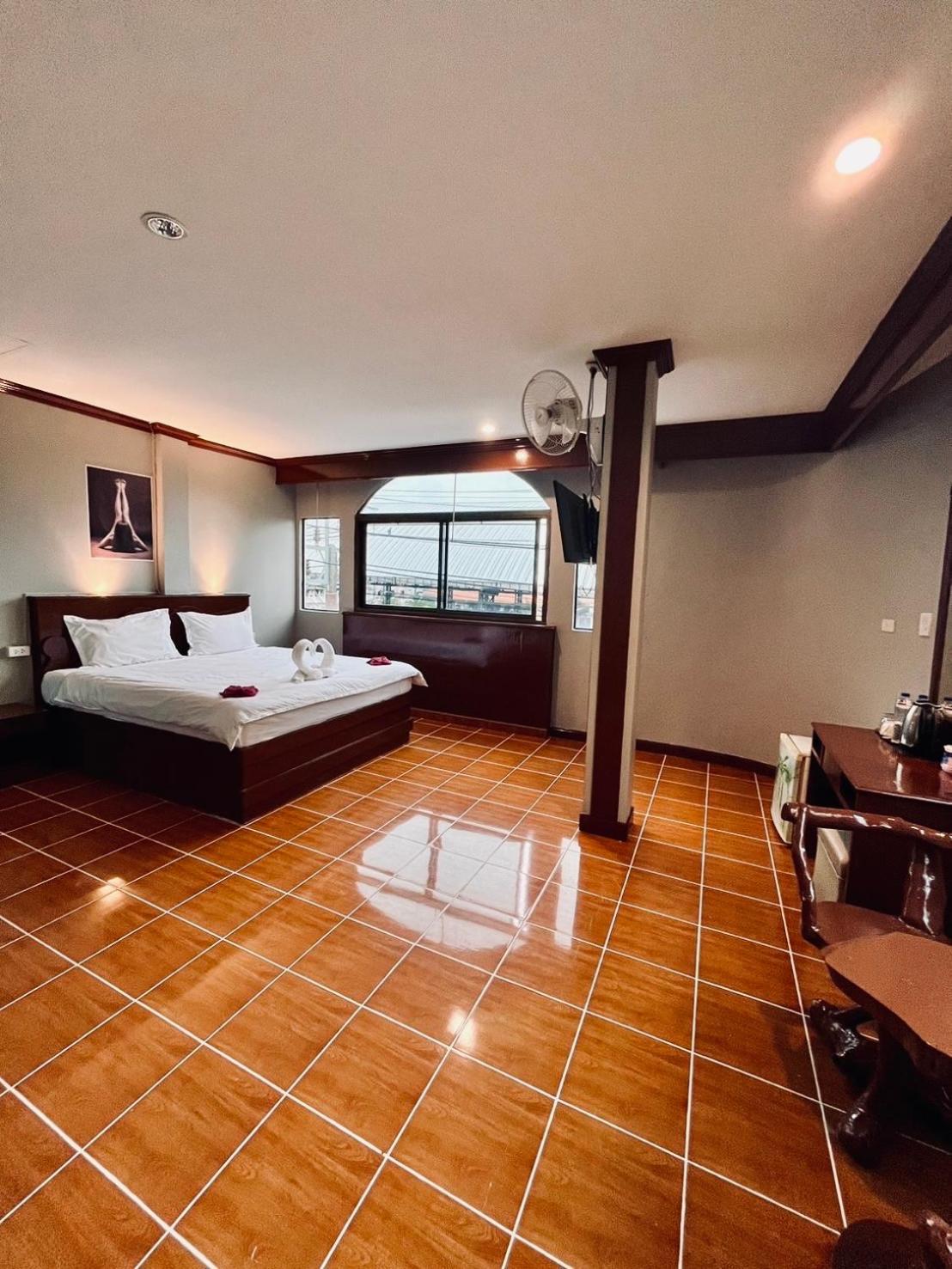 Centre Point Patong Hotel Exterior photo