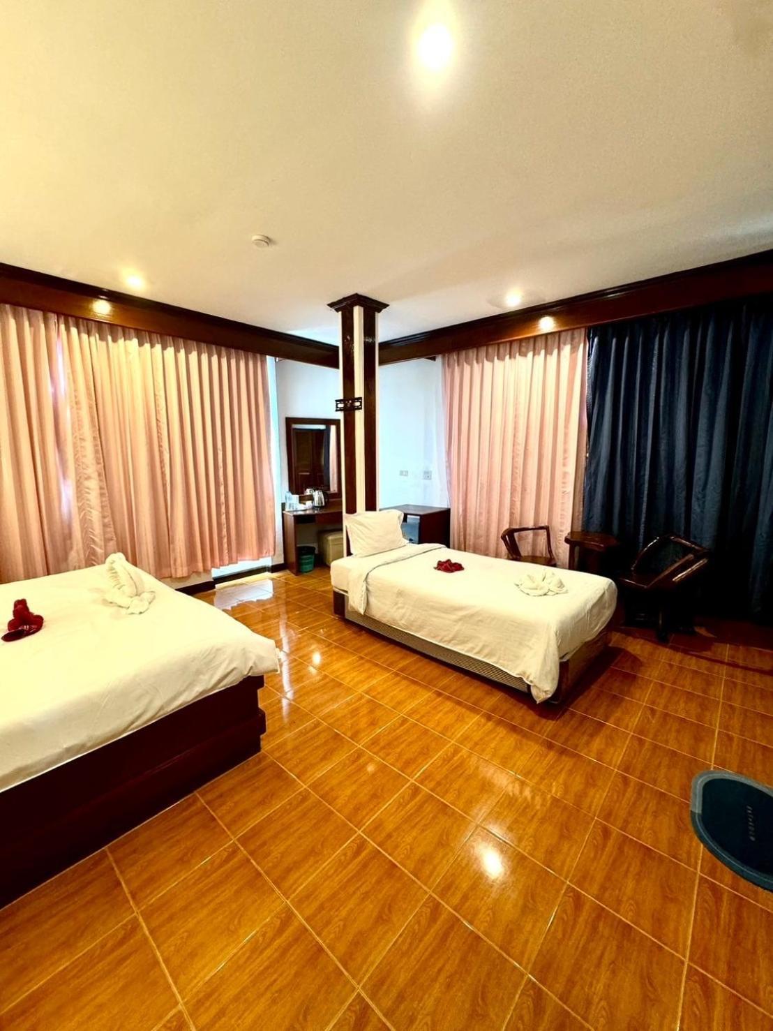 Centre Point Patong Hotel Exterior photo
