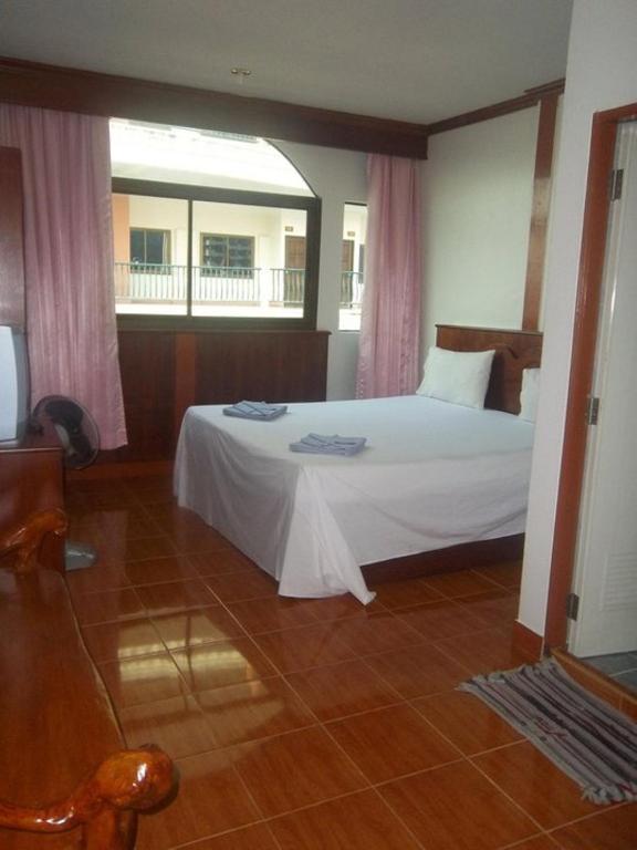 Centre Point Patong Hotel Room photo