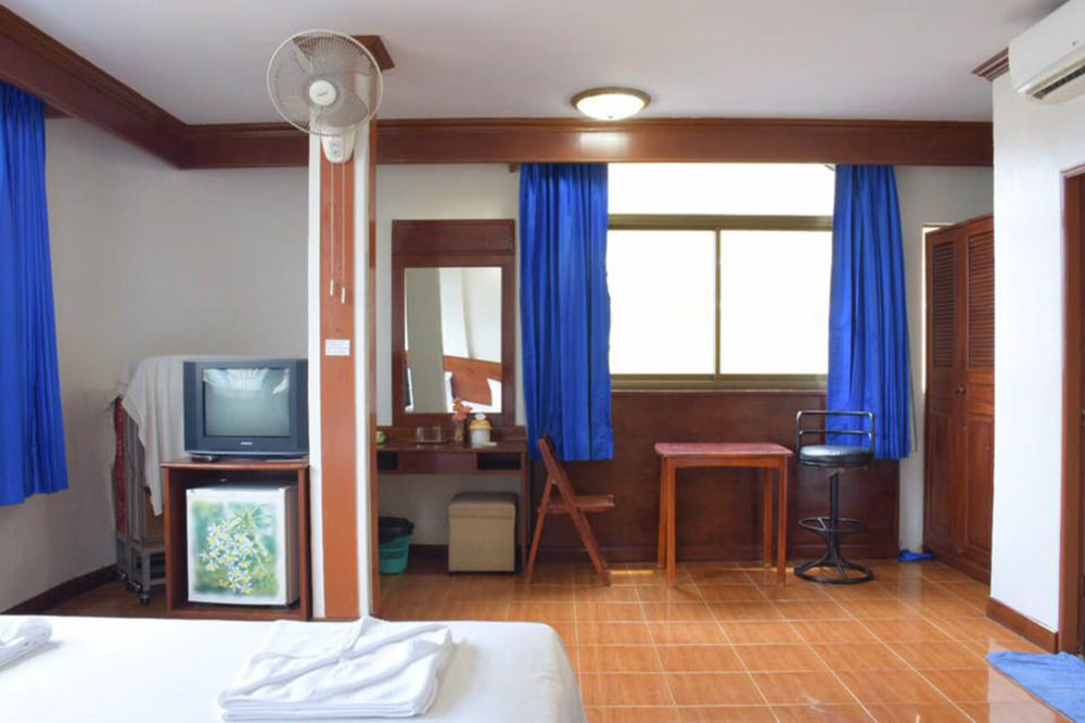 Centre Point Patong Hotel Exterior photo